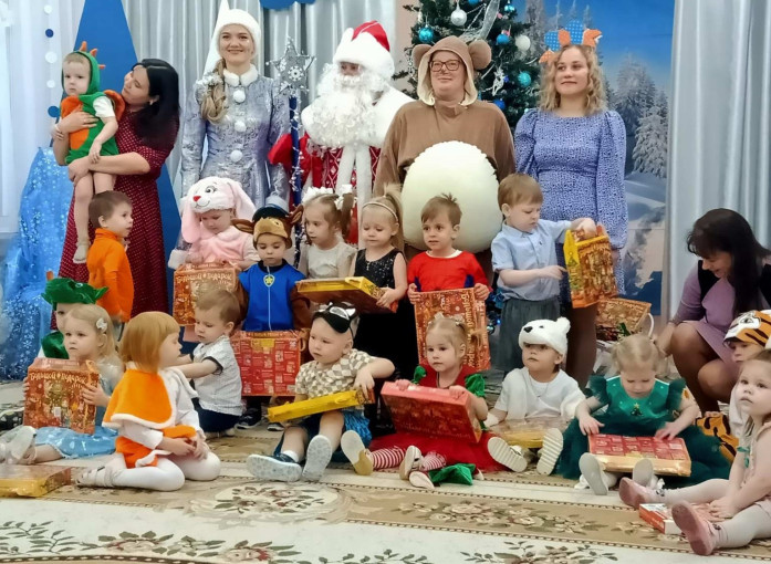 Новый год в группе Ромашка Новый год в группе Ромашка.